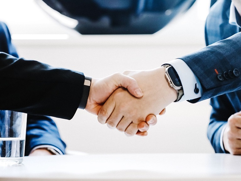 Bild Partner Handschlag UEM ESM neo42